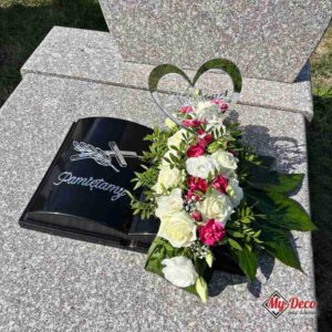 Czarna Księga na Grób ze srebrnym napisem Pamiętamy i Krzyżem MD935