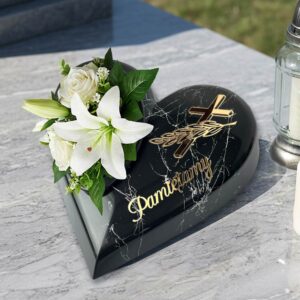 Czarna doniczka serce